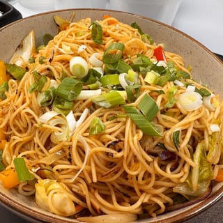 Chilli Garlic Noodles (vegan)